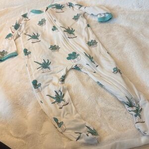 Kyte BABY Succulent Print baby Footie. Great colors-light brown, teal and white.